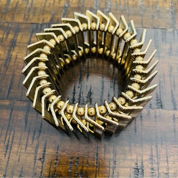 Bebe unique gold layered stretch bracelet - Picture 2 of 9